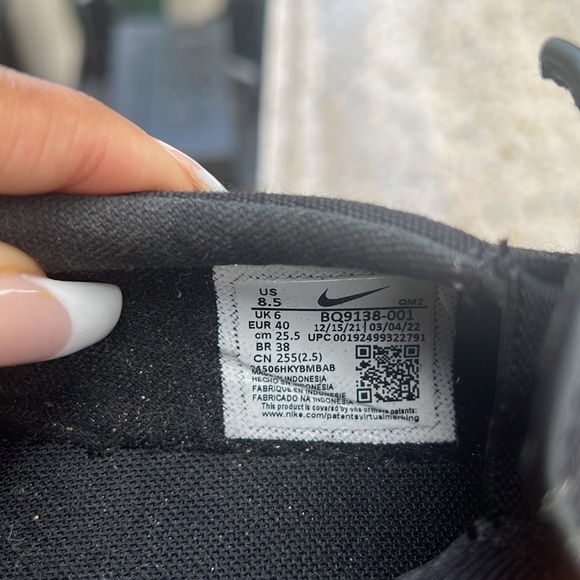 Women’s NIKE Court Royal slip on shoes. Size 8 1/2. - Picture 7 of 8